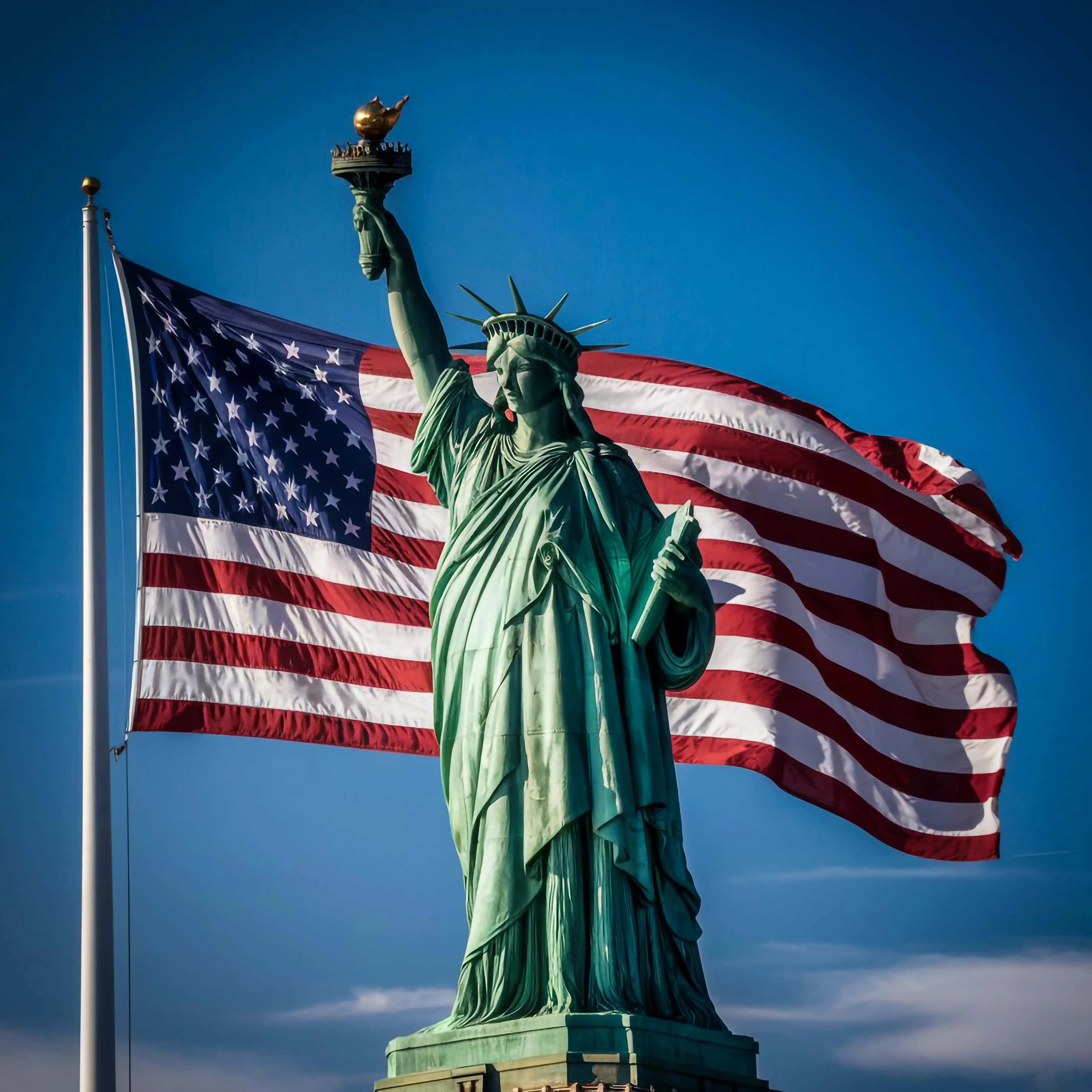 UNIRANKS is a U.S.-based global higher education initiative USA Flag with statue of liberty