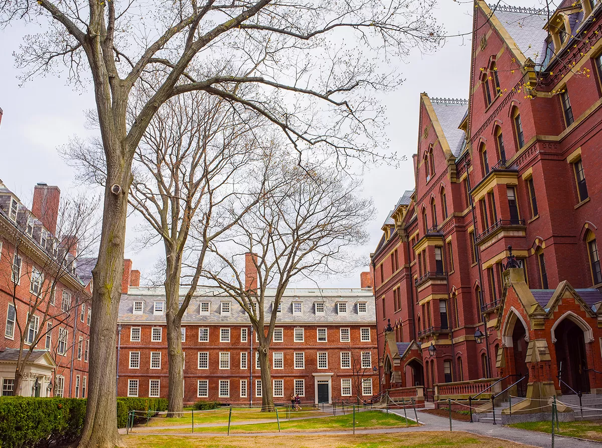Study in the USA – Top Universities & Scholarship Guide A view of the prestigious Harvard University, a top destination for students worldwide.