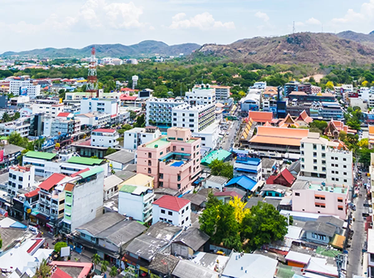 Study in the Philippines – Top Universities & Student Life Vibrant city view of the Philippines, capturing the energy and urban development of the country.